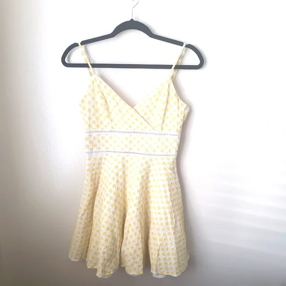 TRIXXI YELLOW WHITE JASMINE FLORAL EMBROIDERED SUMMER DRESS MEDIUM